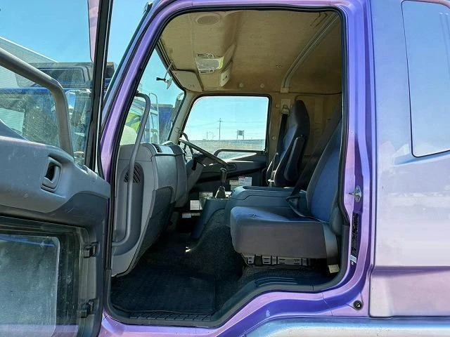 Mitsubishi Fuso FIGHTER 32