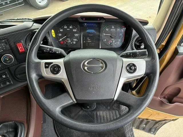 Hino PROFIA 33