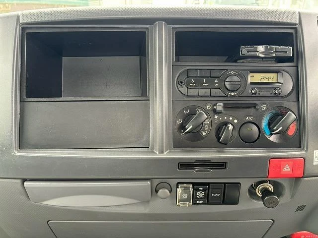 Isuzu ELF 27