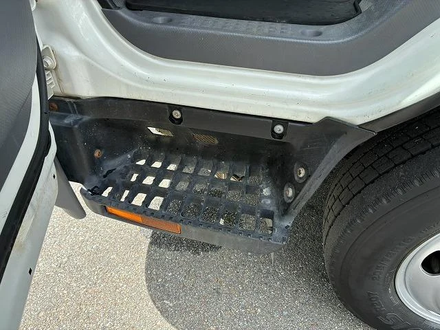 Isuzu ELF 33