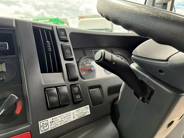 Isuzu ELF 26