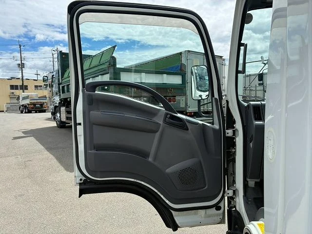 Isuzu ELF 37