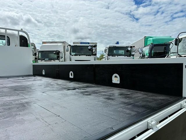 Isuzu ELF 16