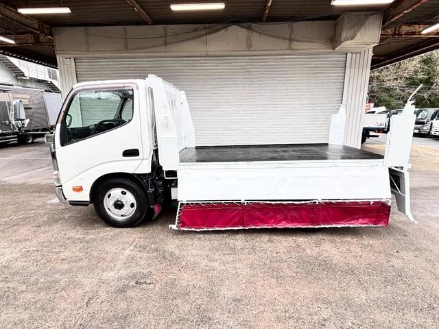 Hino DUTRO 13