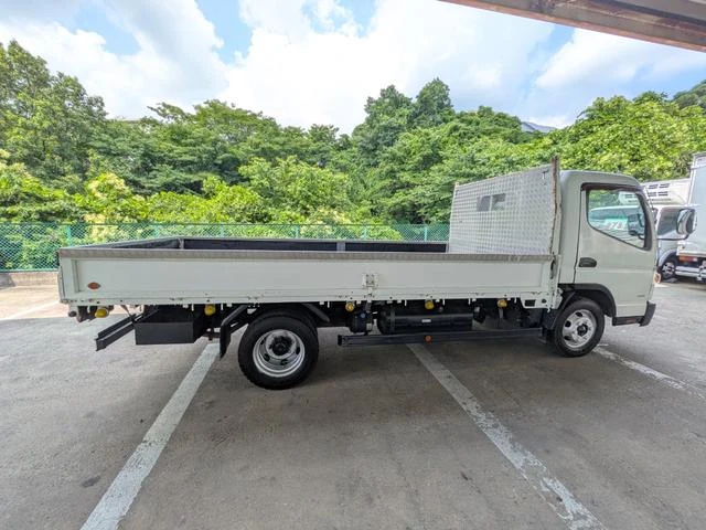 Mitsubishi Fuso CANTER 20