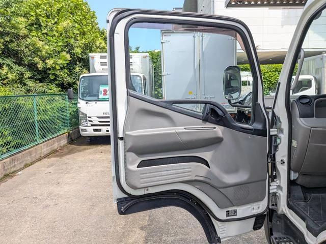 Mitsubishi Fuso CANTER 30