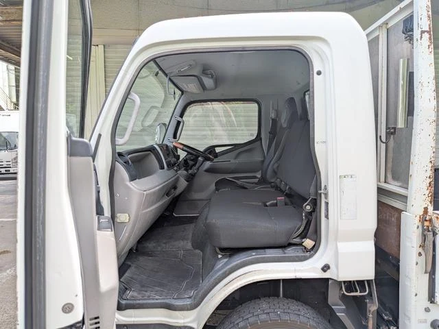 Mitsubishi Fuso CANTER 29
