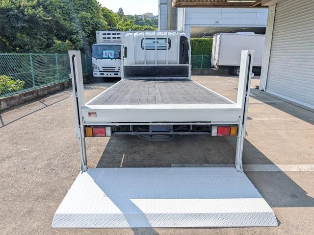 Isuzu ELF 19