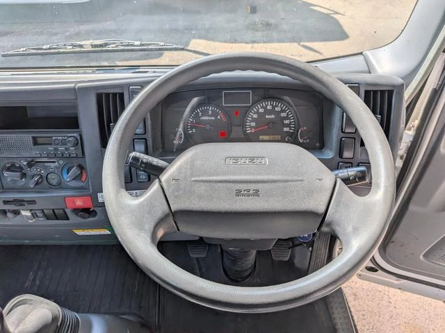Isuzu ELF 27