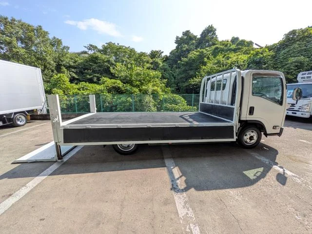 Isuzu ELF 22