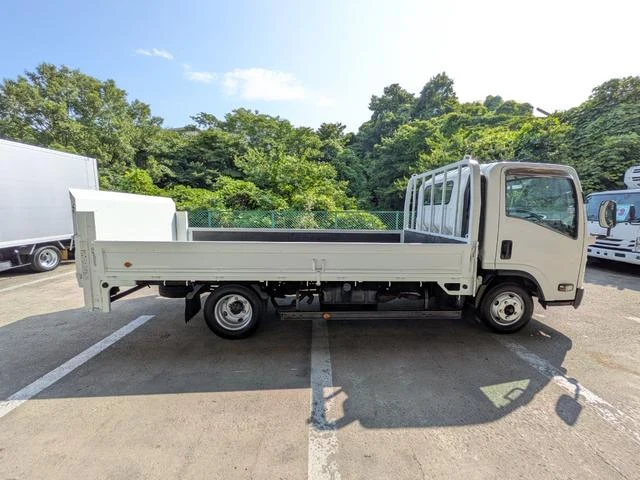 Isuzu ELF 23