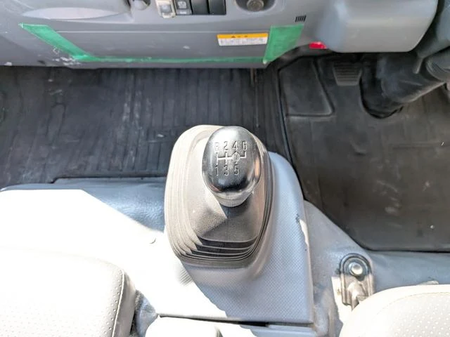 Isuzu ELF 32