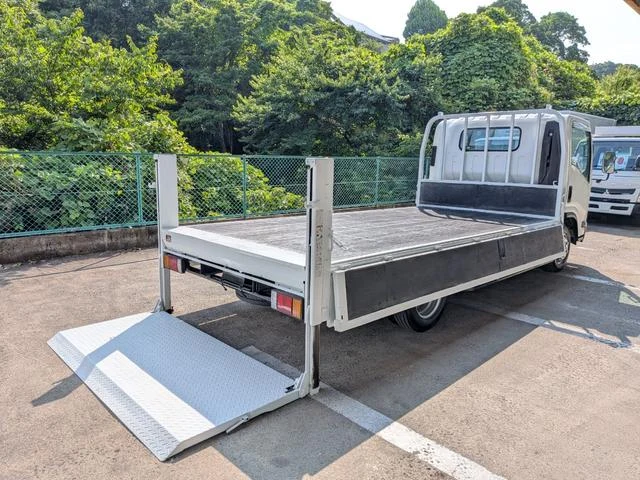 Isuzu ELF 18