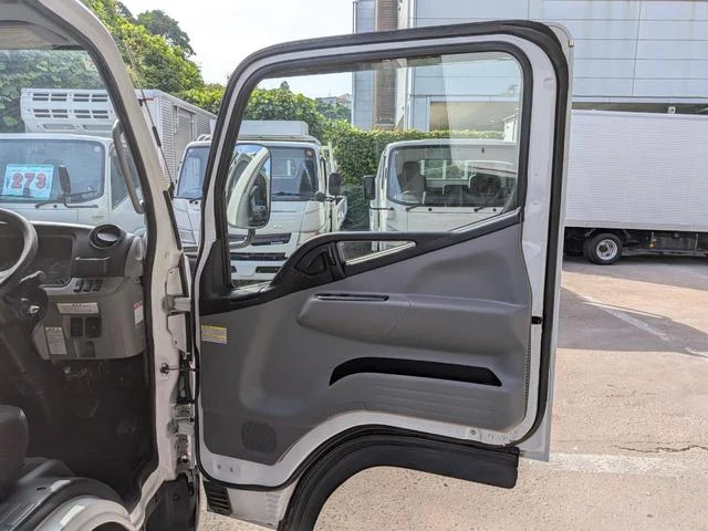 Mitsubishi Fuso CANTER 22