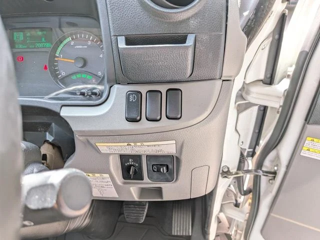 Mitsubishi Fuso CANTER 27