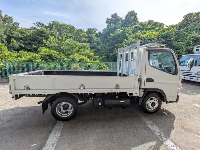 Mitsubishi Fuso CANTER 21