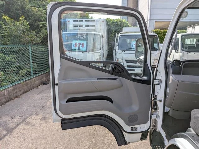 Mitsubishi Fuso CANTER 32