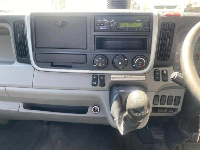 Mitsubishi Fuso CANTER 37