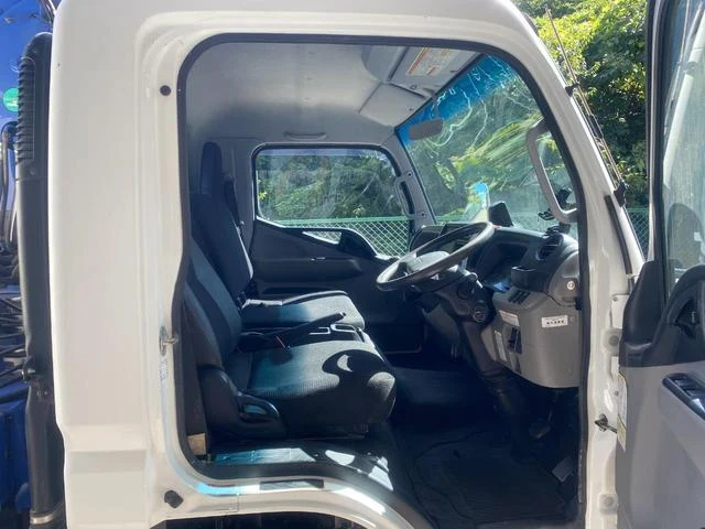 Mitsubishi Fuso CANTER 33