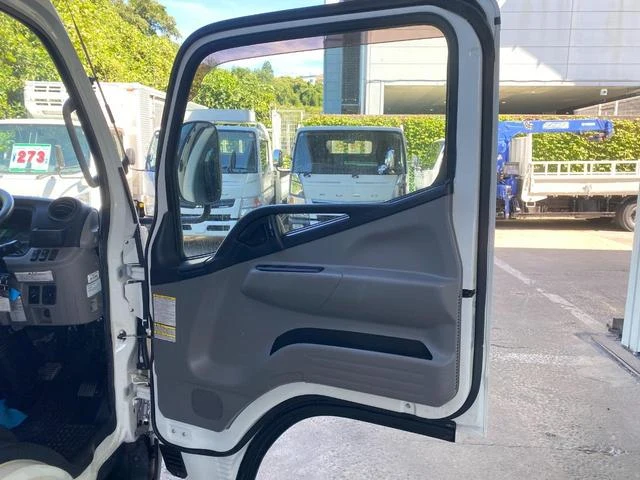 Mitsubishi Fuso CANTER 29