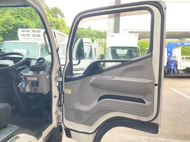 Mitsubishi Fuso CANTER 26