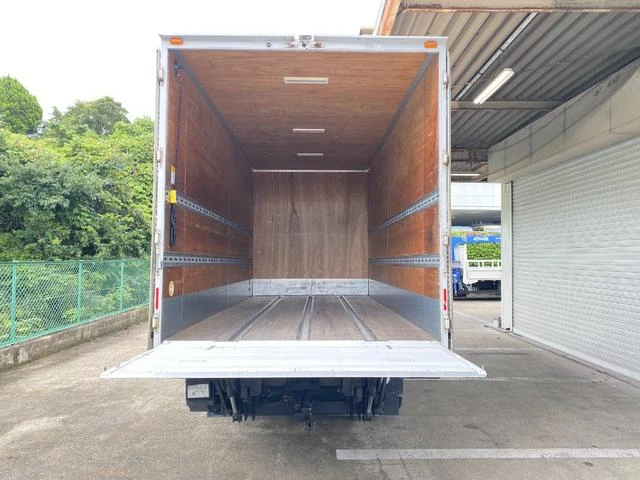 Mitsubishi Fuso CANTER 12
