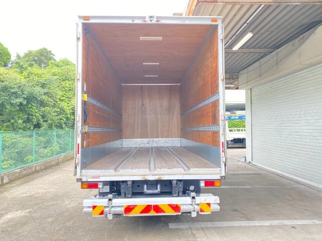 Mitsubishi Fuso CANTER 11