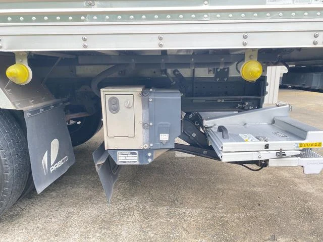 Mitsubishi Fuso CANTER 47