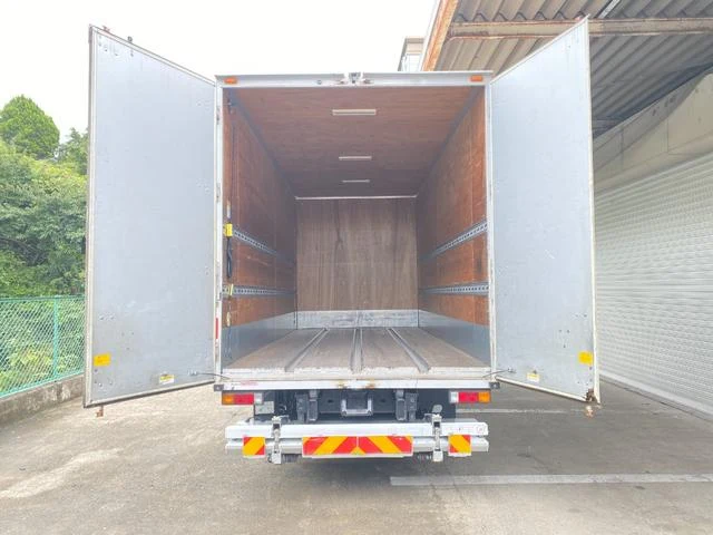Mitsubishi Fuso CANTER 8