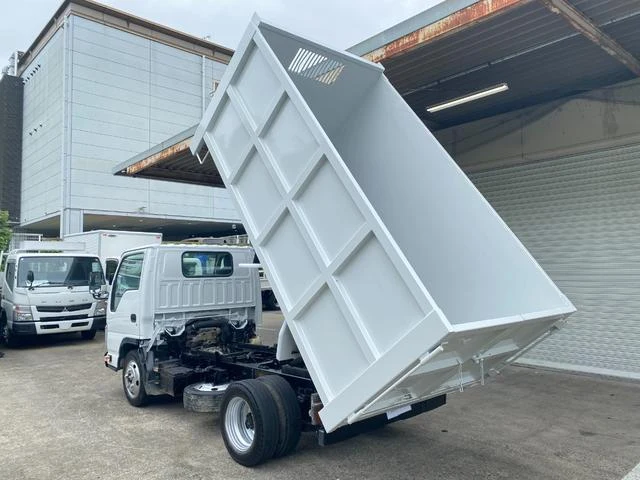 Isuzu ELF 18