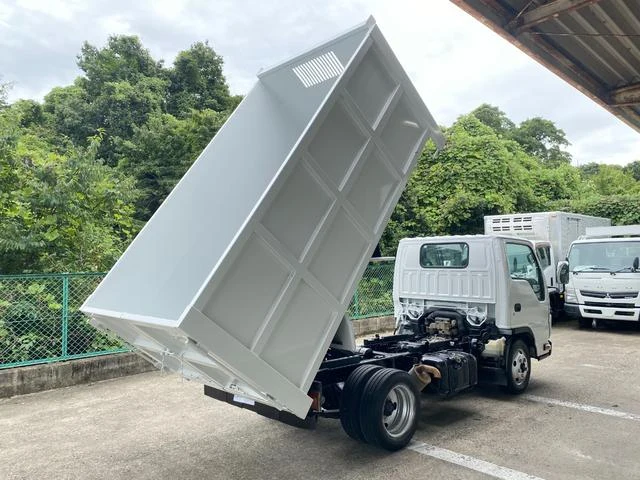 Isuzu ELF 16