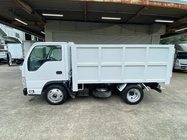 Isuzu ELF 25
