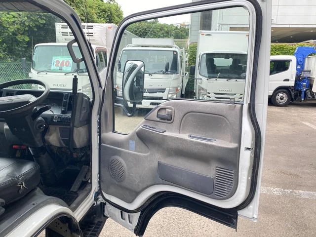 Isuzu ELF 27