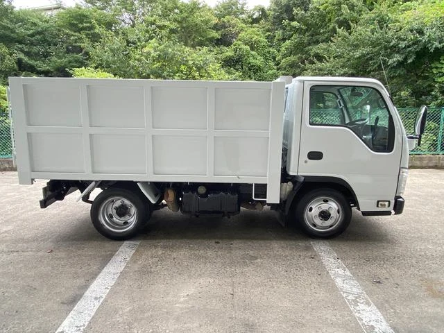 Isuzu ELF 26