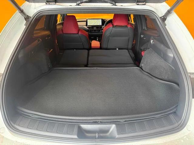 Lexus UX 29