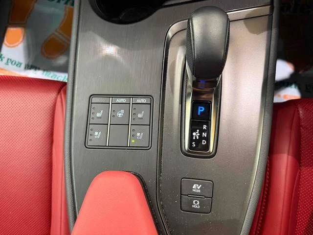 Lexus UX 14