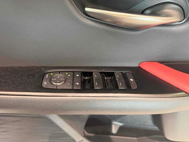 Lexus UX 16
