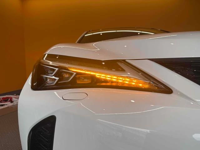 Lexus UX 37