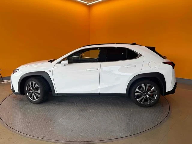 Lexus UX 27
