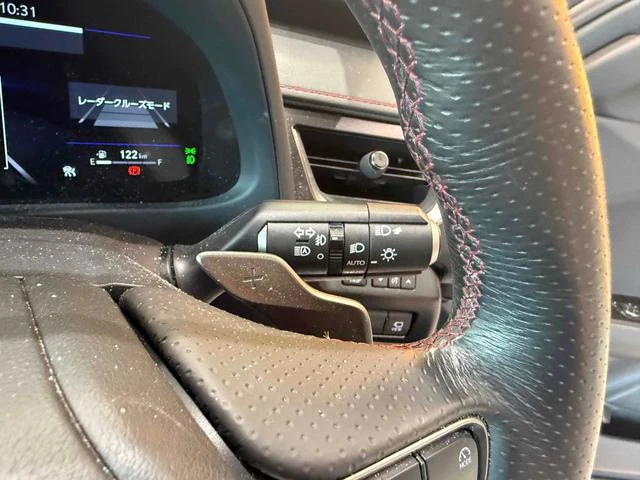 Lexus UX 12