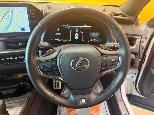 Lexus UX 8