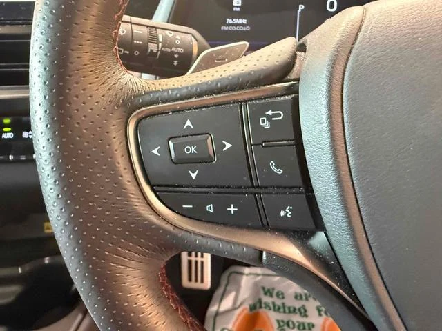 Lexus UX 9