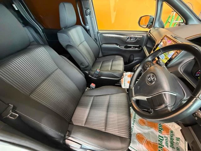 Toyota VOXY 29