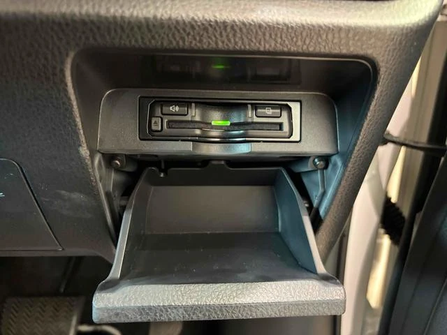 Toyota VOXY 2