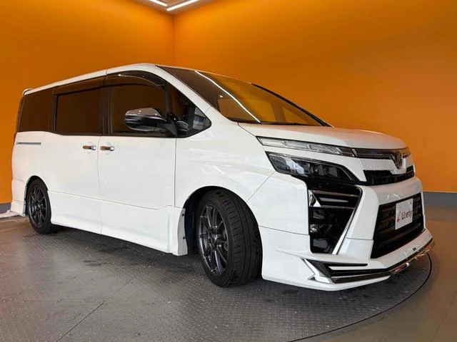 Toyota VOXY 14