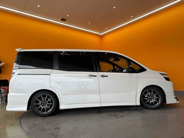 Toyota VOXY 15