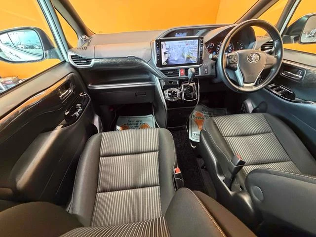Toyota VOXY 10