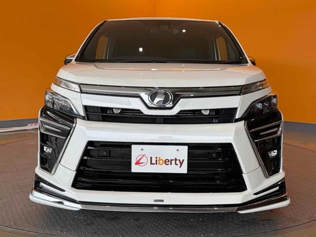 Toyota VOXY 13