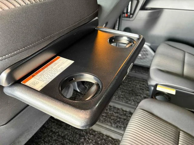 Toyota VOXY 37