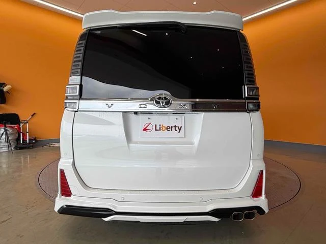Toyota VOXY 18